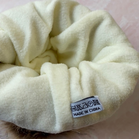 NEW Boutique Cable Knit Faux Fur Pompom Winter Beanie Ivory - Picture 6 of 7